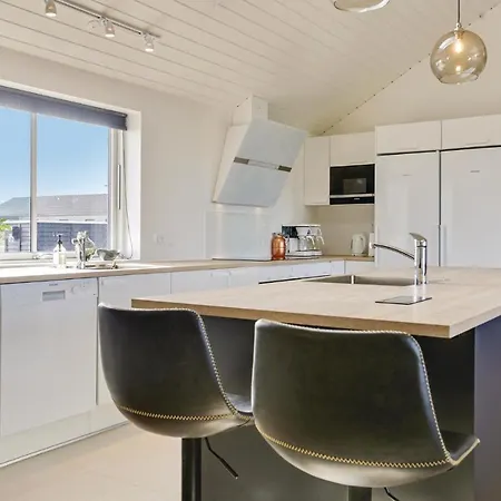 8 Bedroom Awesome In *