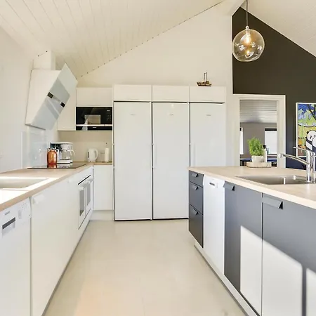 8 Bedroom Awesome In *