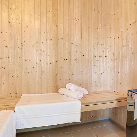 8 Bedroom Awesome In ティステズ