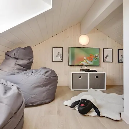 8 Bedroom Awesome In 펜션