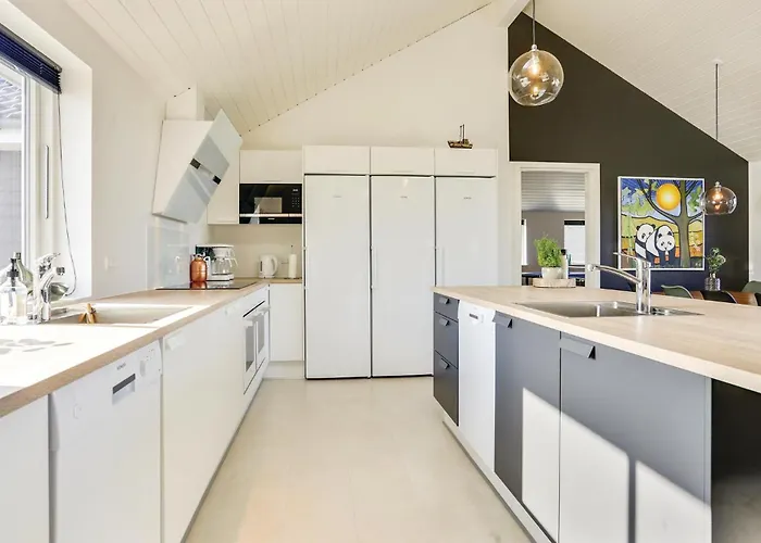 8 Bedroom Awesome In *