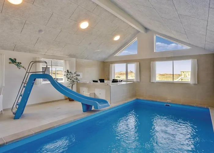 8 Bedroom Awesome In بيت للعطل ثيستد