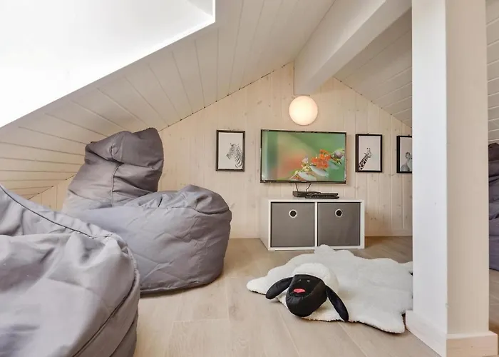 8 Bedroom Awesome In Casa de Férias